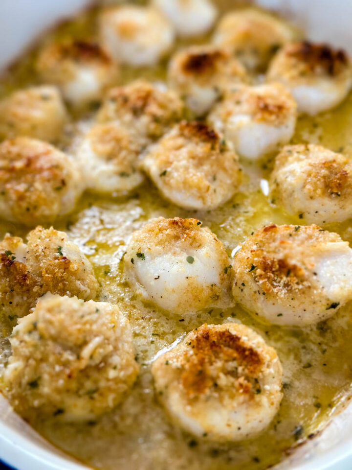 Baked Scallops in Lemon Butter Wine Sauce - Simple Seafood Recipes